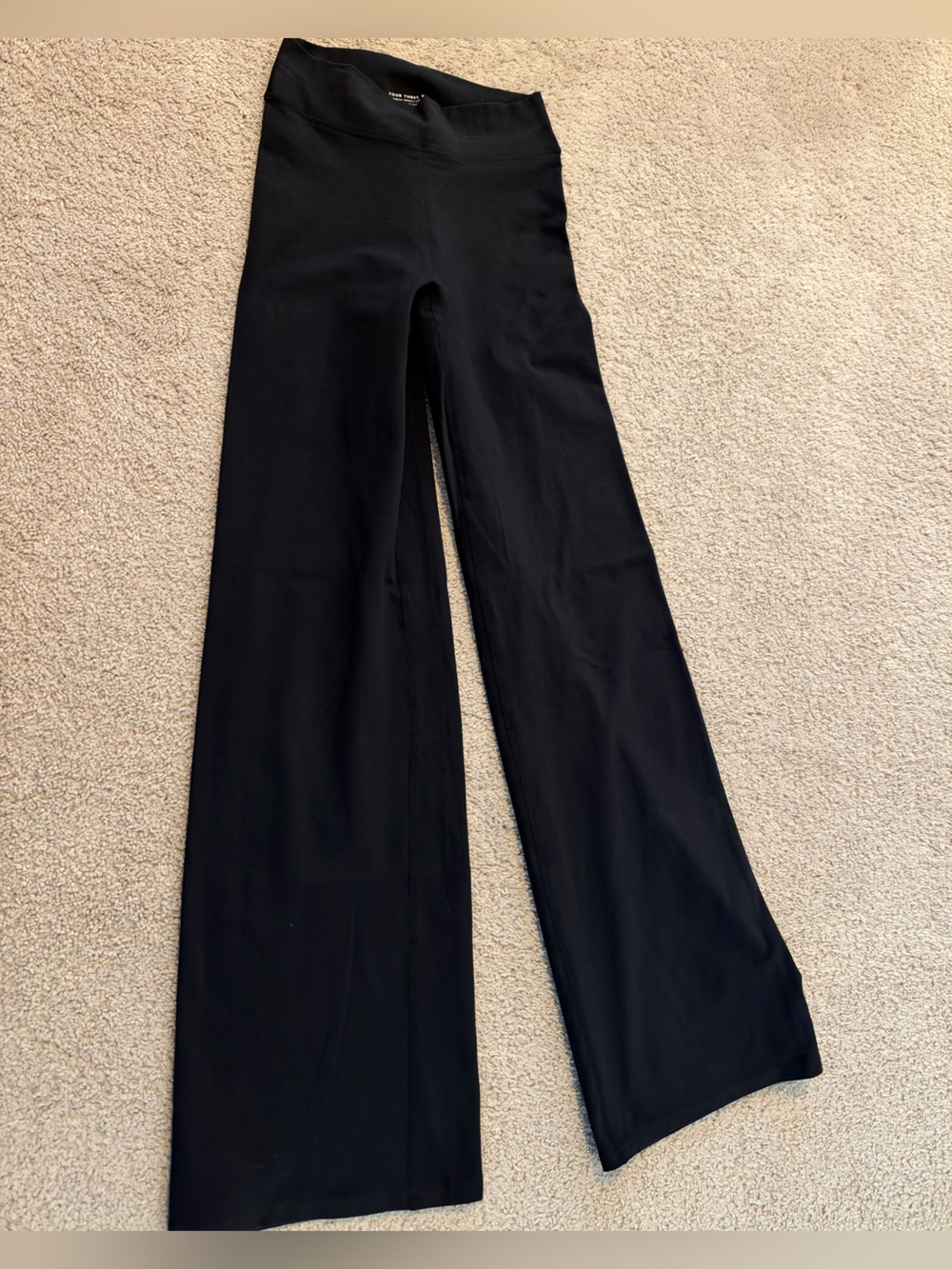 437 Essential flared legging